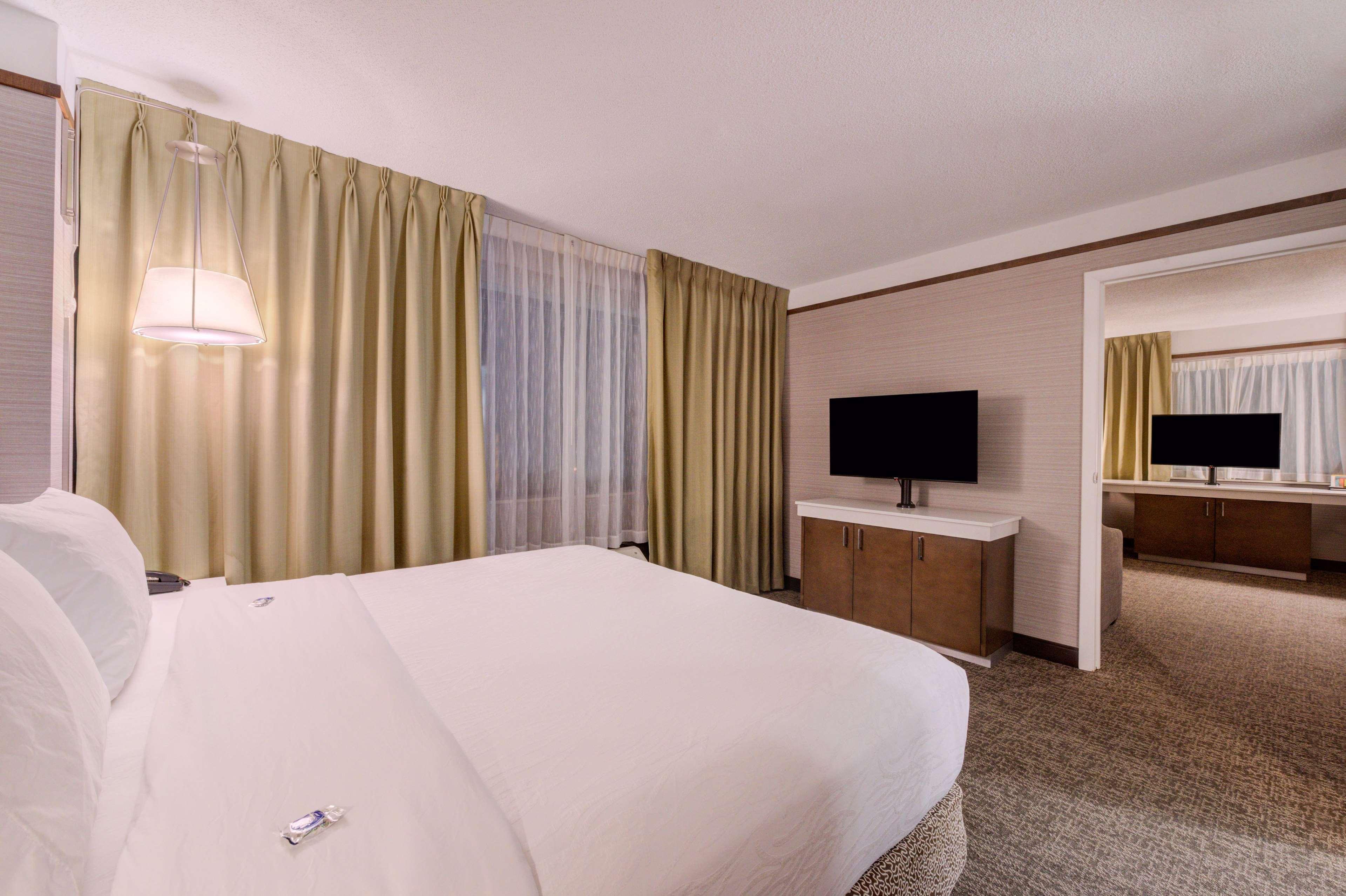 Hilton Garden Inn Detroit Southfield Exterior foto